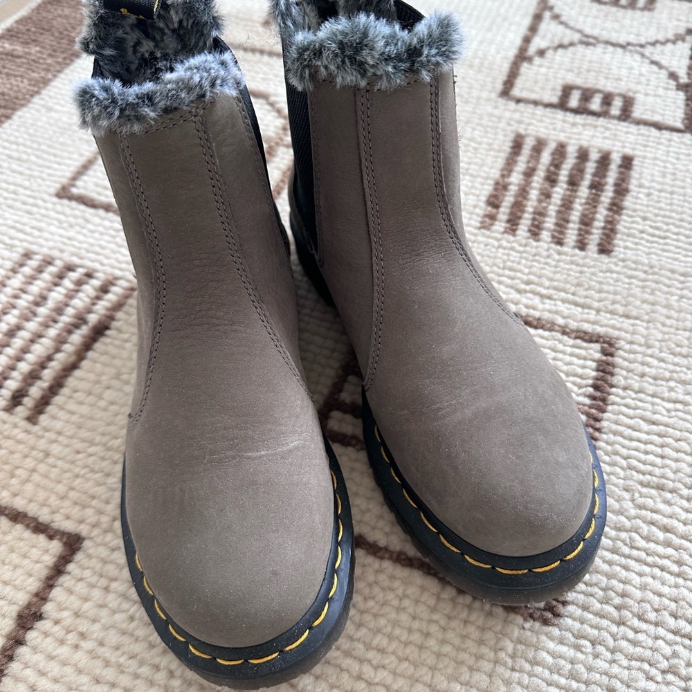 2976 Leonore Faux Fur Lined Nubuck Chelsea Boots size 7